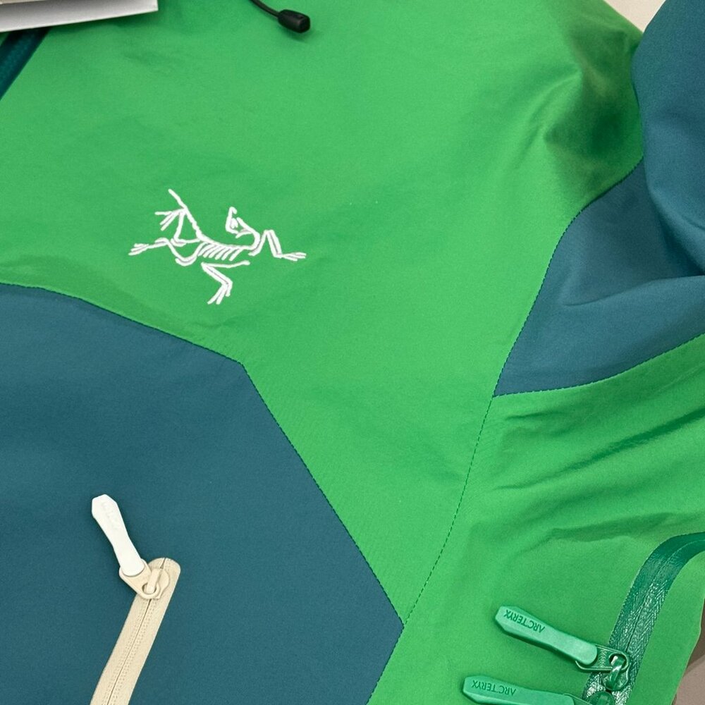 Arc'teryx Beta Series Lightweight Jacket - image 5